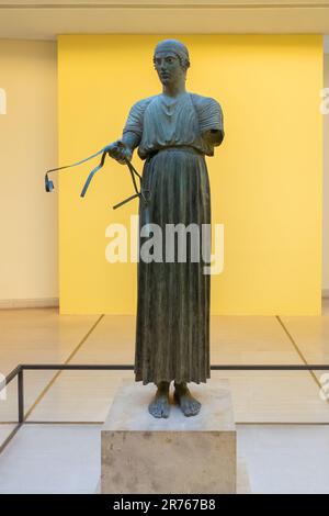 Delphes, Grèce 11 août 2022. Le musée archéologique de Delphes en Grèce. Le Charioteer de Delphes. Banque D'Images