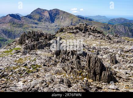 En regardant vers le Snowdon Horseshoe depuis Glyder Fawr sur la gamme Glyderau à Eryri Snowdonia au nord du pays de Galles Banque D'Images