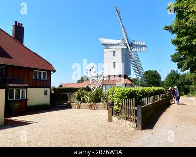 Thorpeness, Suffolk, Royaume-Uni - 13 juin 2023 : le moulin à vent, grade 2, classé moulin de poste à partir de 1803. Banque D'Images