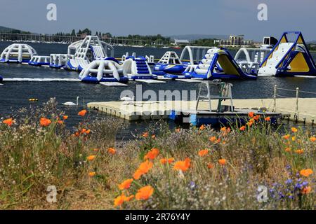 L'Aquapark eau à bord d'un parc activités amusantes sans clients. Juin 2023. Été. cym. Banque D'Images
