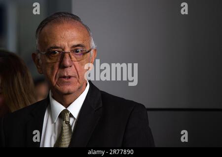 Bogota, Colombie. 13th juin 2023. Le ministre colombien de la défense Ivan Velasquez lors d'une conférence de presse sur plusieurs sujets ont notamment porté sur le sauvetage des 4 enfants dans la jungle amazonienne, le cessez-le-feu entre le gouvernement colombien et l'ELN (Ejercito de Liberacion Nacional) et le colonel Oscar Davila on 13 juin 2023, à Bogota, en Colombie. Photo par: Sebastian Barros/long Visual Press crédit: Long Visual Press/Alay Live News Banque D'Images