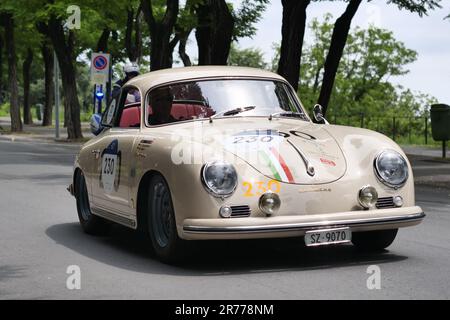 Brescia, Italie. 13th juin 2023. Départ aujourd'hui, mardi 13 juin, avec une étape spéciale à Brescia pour ensuite contourner le lac de Garde, traverser Vérone, Ferrara, Lugo et Imola, jusqu'à la première étape à Cervia-Milano Marittima. Crédit : Agence photo indépendante/Alamy Live News Banque D'Images