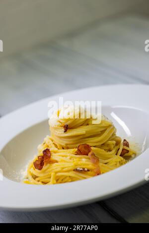 encore la vie de spaghetti alla carbonara Banque D'Images