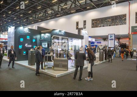 13 juin 2023, Sao Paulo, Sao Paulo, Brésil: 13 juin, 2023, Sao Paulo, Brésil. La meilleure occasion de se connecter avec le marché 365 jours par an, FCE cosmétique est la vitrine qui a lieu de 13 juin à 15th à l'Expor Sao Paulo, Brésil et rassemble l'ensemble du marché cosmétique par le biais d'une plate-forme de solutions qui génère des opportunités commerciales en assurant la mise en réseau la plus affirmée du secteur. L'événement connecte les plus grandes marques du secteur pour les segments des accessoires, des emballages, des vannes et des sprays, des parfums et des matières premières, des machines et des équipements, externalisation et se Banque D'Images