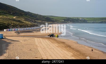 Le soleil du matin brille sur la plage et les dunes de sable de Woolacombe dans le nord du Devon. Banque D'Images