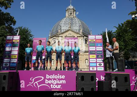 Scherpenheuvel Zichem, Belgique. 13th juin 2023. Astana Qazaqstan, pilotes photographiés sur le podium lors d'une présentation de l'équipe en vue de la course cycliste Baloise Belgium Tour, à Scherpenheuvel-Zichem, le mardi 13 juin 2023. BELGA PHOTO DAVID PINTENS crédit: Belga News Agency/Alay Live News Banque D'Images