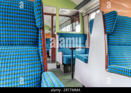 Intérieur des voitures de tourisme vintage sur le Swanage Steam Heritage Railway, Dorset, Angleterre Banque D'Images