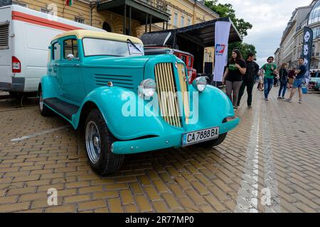 Sofia, Bulgarie - 10 juin 2023: Défilé rétro ancienne voiture ou voiture vintage, voiture rétro Banque D'Images