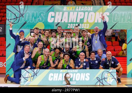 Ostende, Belgique. 13th juin 2023. Les joueurs de Leiden célèbrent après avoir remporté un match de basket-ball entre la Belgique BC Oostende et l'équipe néerlandaise ZZ Leiden, le mardi 13 juin 2023 à Ostende, le troisième et dernier match des trois meilleures finales du championnat de basket de la Ligue BNXT. BELGA PHOTO KURT DESPLENTER crédit: Belga News Agency/Alay Live News Banque D'Images