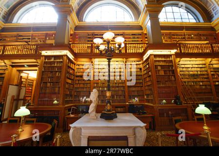 La bibliothèque du palais Bourbon , le siège de l'Assemblée nationale française, la chambre basse législative du gouvernement français. Banque D'Images