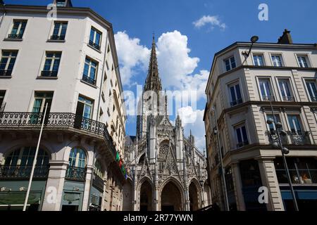 L'église Saint-Maclou est une église catholique romaine de Rouen, en France, considérée comme l'un des meilleurs exemples du style flamboyant du gothique Banque D'Images