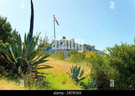 AVALON, CALIFORNIE - 17 novembre 2019 : Avalon est une communauté de villégiature avec le front de mer dominé par des entreprises axées sur le tourisme sur Santa Catalina is Banque D'Images