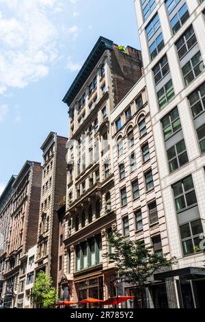 Bâtiments élégants sur la rue E. 19th, dans le quartier Flatiron de Manhattan, 2023, New York City, États-Unis Banque D'Images