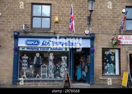 Boutique de charité pour animaux RSPCA dans le village de Ramsbottom, Angleterre, Royaume-Uni Banque D'Images