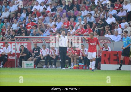 Trainer Zvonimir Soldo und Lukas Podolski Fußball 1. Bundesliga 21,8.2010. 1.FC Köln - 1.FC Kaiserslautern 1:3. Banque D'Images