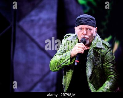 Bologne, Italie. 12th juin 2023. Vasco Rossi pendant Vasco Rossi - Vasco Live 2023, concert de musique à Bologne, Italie, 12 juin 2023 crédit: Agence de photo indépendante/Alamy Live News Banque D'Images