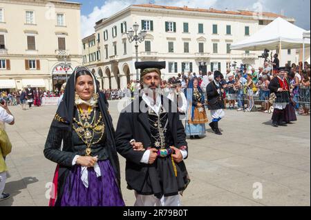 4 /09/2022 - Sassari - Manifestazione folcloristica 'Cavalcata Sarda' . Costumi titpici del popolo sardo. Cavalieri e amazzoni con i costumi tipici. Banque D'Images