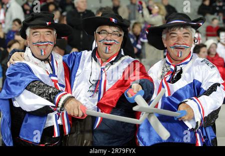 Les supporters attendent le match de 2 quart de finale entre l'Angleterre et la France de la coupe du monde de rugby 2011, Eden Park, Auckland, Nouvelle-Zélande, samedi, 08 octobre 2011. Banque D'Images