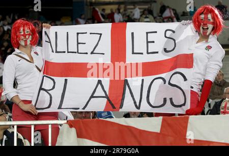 Les supporters attendent le match de 2 quart de finale entre l'Angleterre et la France de la coupe du monde de rugby 2011, Eden Park, Auckland, Nouvelle-Zélande, samedi, 08 octobre 2011. Banque D'Images