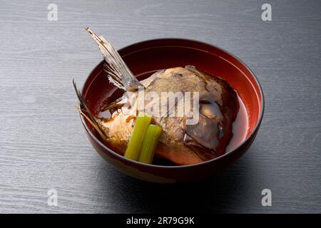 Cuisine japonaise, tête de dorade Simmered Banque D'Images