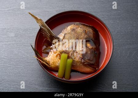 Cuisine japonaise, tête de dorade Simmered Banque D'Images