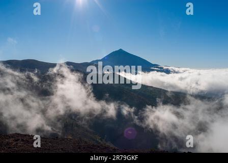 Vue panoramique des montagnes contre le ciel Banque D'Images