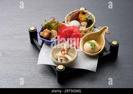 Cuisine japonaise, assortiment de 6 types de hors-d'œuvre Banque D'Images