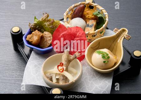 Cuisine japonaise, assortiment de 6 types de hors-d'œuvre Banque D'Images