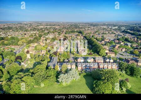 Aérien depuis le terrain de loisirs de Langmead à East Preston et à la frontière de Rustington dans l'ouest du Sussex en Angleterre. Banque D'Images