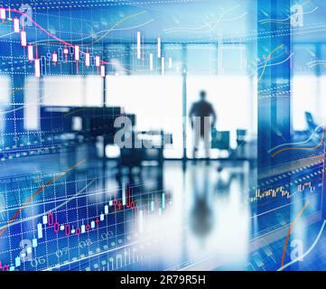 Graphiques boursiers et homme d'affaires regardant par la fenêtre de bureau Banque D'Images