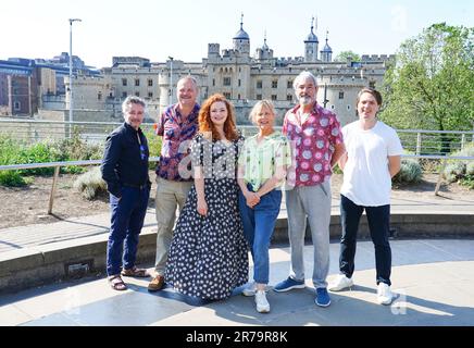 Aiden McArdle, Al Murray, Carrie Hope Fletcher, Mel Giedroyc, Neil Morrissey et Joe Thomas lors d'un appel photo à la Tour de Londres pour les joyaux de la Couronne, une nouvelle pièce de comédie du West End. Date de la photo: Mercredi 14 juin 2023. Banque D'Images