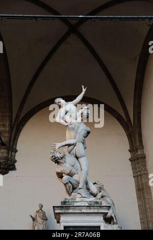 La statue de l'enlèvement d'une Sabine à Florence. Banque D'Images