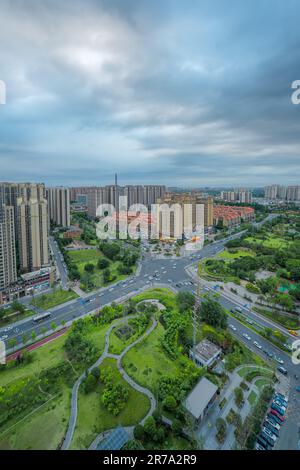 C'est une journée nuageuse dans le bâtiment résidentiel de Chengdu. Banque D'Images