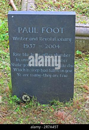 Tombe de Paul foot, écrivain et révolutionnaire, 1937-2004, enterrée dans le cimetière de Highgate, Londres, près du tombeau de Karl Marx, Swain's Lane, N6 6PJ Banque D'Images