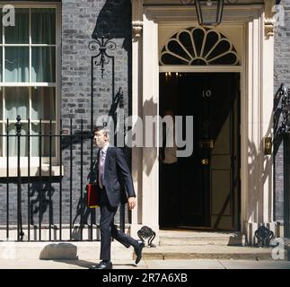 Downing St, Londres, Royaume-Uni. 25 janvier 2023. Le premier ministre britannique, Rishi Sunak, quitte Downing Street pour répondre aux questions des premiers ministres. Bridget Catterall AlamyLi Banque D'Images