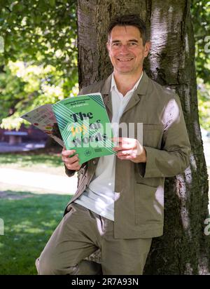 Édimbourg, Écosse, Royaume-Uni, 14 juin 2023. Lancement du Festival international du livre d'Édimbourg : le programme du festival du livre 40th est lancé sur son site, le Edinburgh College of Art Photo : Nick Barley, directeur sortant du festival, lance le programme de cette année "la joie des mots". Crédit : Sally Anderson/Alay Live News Banque D'Images