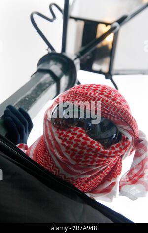 Protestataire palestinien devant l'ambassade israélienne à londres Banque D'Images