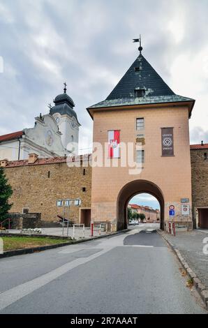 Levoca, Slovaquie - 18 août 2015: Porte Kosice dans le centre de Levoca en Slovaquie. Banque D'Images