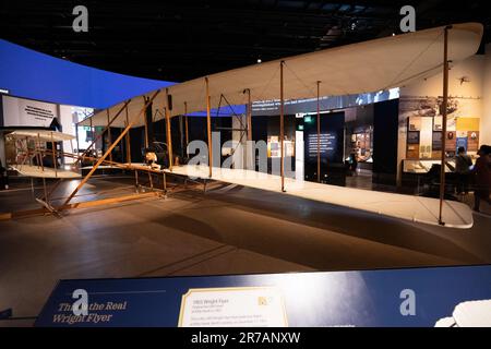 The Wright Flyer (Kitty Hawk, Flyer 1, 1903 Flyer) au Musée national de l'air et de l'espace de Washington, D.C.photo : garyroberts/worldwidefeatures.com Banque D'Images