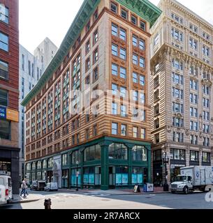 Le 7 Water Street, alias Winthrop Building, a été le premier bâtiment en acier de Boston. Il est recouvert de briques et de terre cuite au-dessus d'une base en fonte de deux étages. Banque D'Images