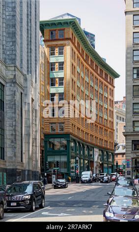 Le 7 Water Street, alias Winthrop Building, a été le premier bâtiment en acier de Boston. Il est recouvert de briques et de terre cuite au-dessus d'une base en fonte de deux étages. Banque D'Images