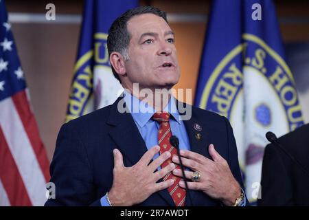 Washington, États-Unis. 14th juin 2023. Mark Green, président du Comité de la sécurité intérieure, parle d'une enquête sur Alejandro Mayorkas, secrétaire à la sécurité intérieure, lors d'une conférence de presse aujourd'hui sur 14 juin 2023 à HVC/Capitol Hill à Washington DC, Etats-Unis. (Photo de Lénine Nolly/Sipa USA) Credit: SIPA USA/Alay Live News Banque D'Images