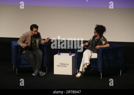 BMCC Theatre, 199 Chambers St, Manhattan, NY 10007, États-Unis. En rejoignant l'hôte Rosie Perez, l'auteur-compositeur et acteur de Broadway Lin-Manuel Miranda, apparaît sur scène au Tribeca film Festival 2023, pour une discussion sincère sur les conteurs. Crédit : ©Julia Mineeva/EGBN TV News/Alay Live News Banque D'Images