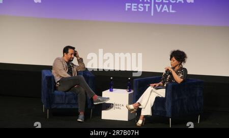 BMCC Theatre, 199 Chambers St, Manhattan, NY 10007, États-Unis. En rejoignant l'hôte Rosie Perez, l'auteur-compositeur et acteur de Broadway Lin-Manuel Miranda, apparaît sur scène au Tribeca film Festival 2023, pour une discussion sincère sur les conteurs. Crédit : ©Julia Mineeva/EGBN TV News/Alay Live News Banque D'Images