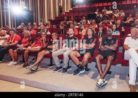 Tubize, Belgique. 14th juin 2023. Wout Faes en Belgique et Dodi Lukebakio en Belgique photographiés lors d'une visite de quelques fans de l'équipe nationale belge de football Red Devils au Proximus basecamp, le centre d'entraînement de l'Association Royale de football belge RBFA, à Tubize, mercredi 14 juin 2023. BELGA PHOTO BRUNO FAHY crédit: Belga News Agency/Alay Live News Banque D'Images