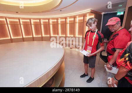 Tubize, Belgique. 14th juin 2023. L'illustration montre une visite de quelques fans de l'équipe nationale belge de football Red Devils au Proximus basecamp, le centre d'entraînement de l'Association royale belge de football RBFA, à Tubize, le mercredi 14 juin 2023. BELGA PHOTO BRUNO FAHY crédit: Belga News Agency/Alay Live News Banque D'Images