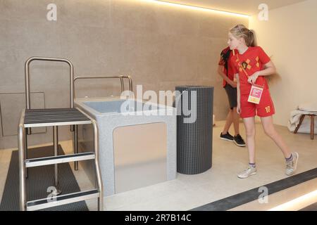 Tubize, Belgique. 14th juin 2023. L'illustration montre une visite de quelques fans de l'équipe nationale belge de football Red Devils au Proximus basecamp, le centre d'entraînement de l'Association royale belge de football RBFA, à Tubize, le mercredi 14 juin 2023. BELGA PHOTO BRUNO FAHY crédit: Belga News Agency/Alay Live News Banque D'Images