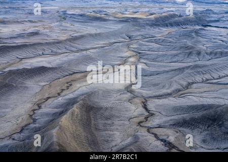 Les collines d'argile érodées colorées du paysage lunaire de la vue du Skyline. Zone de loisirs Factory Butte près de Hanksville, Utah. Banque D'Images