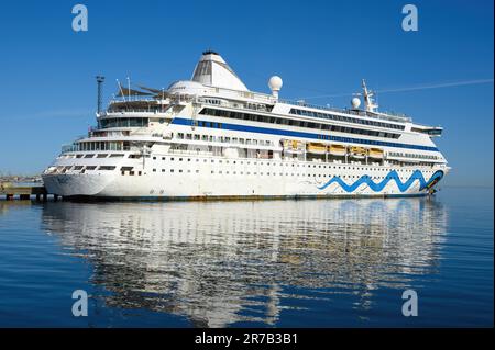 Avitak (ex-Aaffidavita) est un ancien navire de croisière Aida actuellement mis en place à Tallinn, en Estonie. Les nouveaux propriétaires sont Beta Marine. Banque D'Images