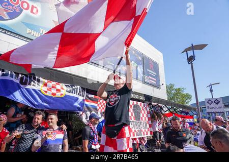 Rotterdam, pays-Bas. 14th juin 2023. ROTTERDAM, PAYS-BAS - JUIN 14: Les fans et les supporters de la Croatie sont vus avant le match semi-inal de la Ligue des Nations de l'UEFA 2022/23 entre les pays-Bas et la Croatie au de Kuip on 14 juin 2023 à Rotterdam, pays-Bas (photo par Joris Verwijst/BSR Agency) crédit: BSR Agency/Alay Live News Banque D'Images